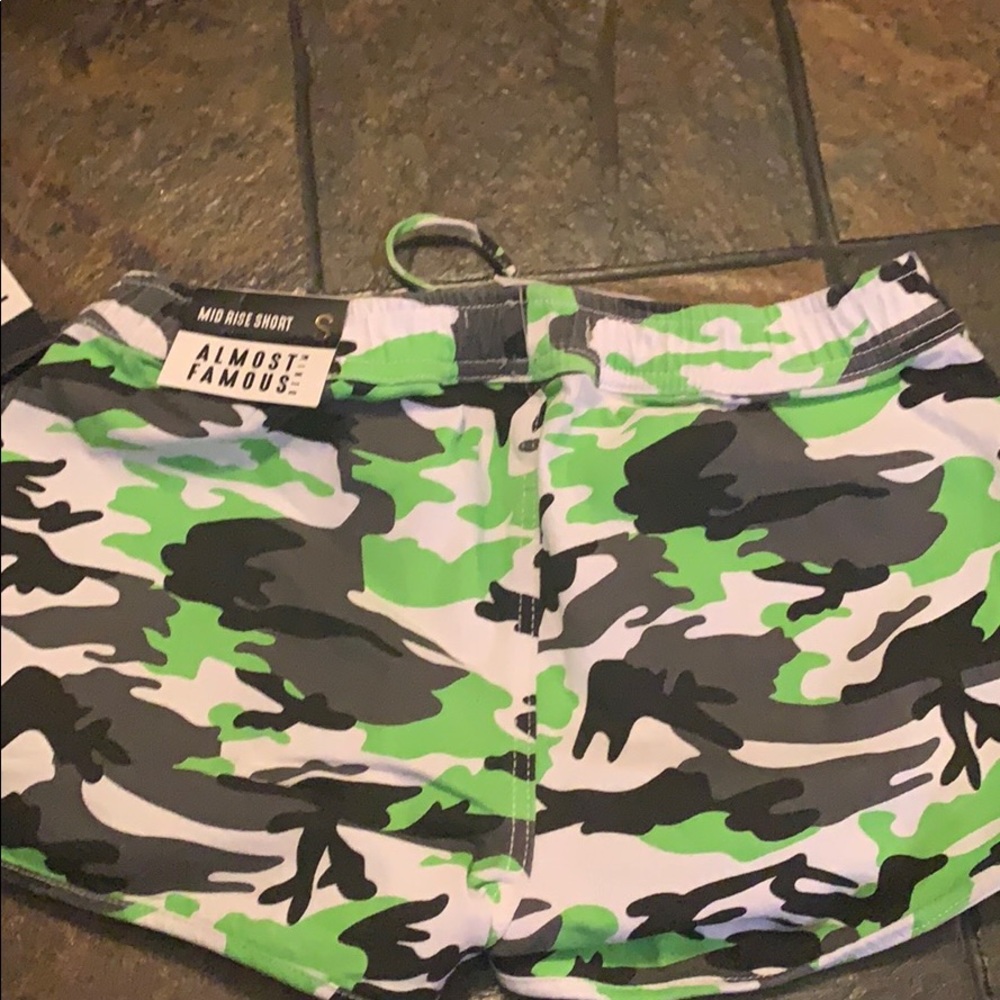 Shorts - Picture 2 of 3